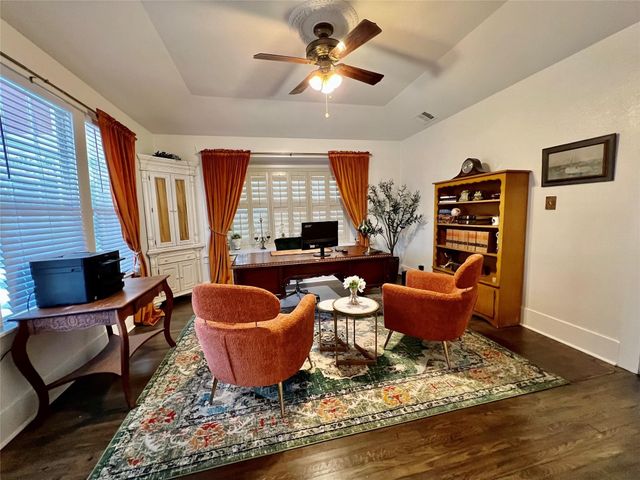 506 W Baylor Street, Ennis, TX 75119