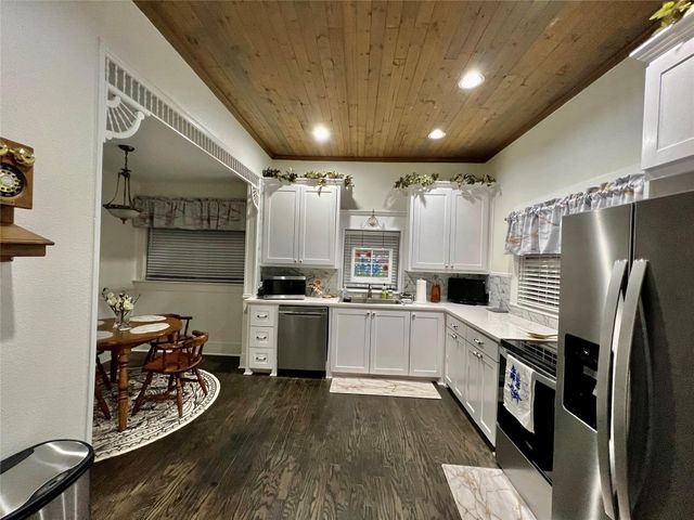 506 W Baylor Street, Ennis, TX 75119