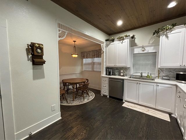 506 W Baylor Street, Ennis, TX 75119