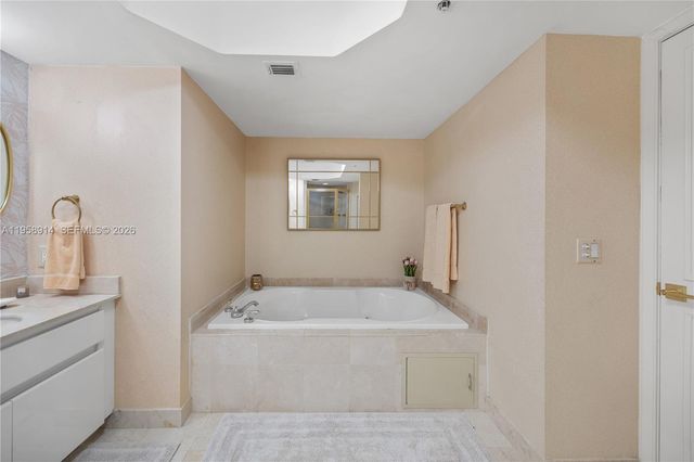 16711 Collins Ave 2007, Sunny Isles Beach, FL 33160