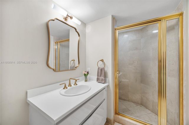 16711 Collins Ave 2007, Sunny Isles Beach, FL 33160