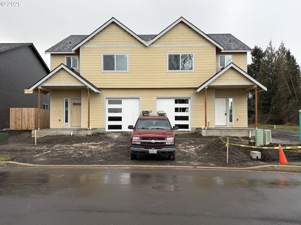 1542 BARN St, Woodburn, OR 97071