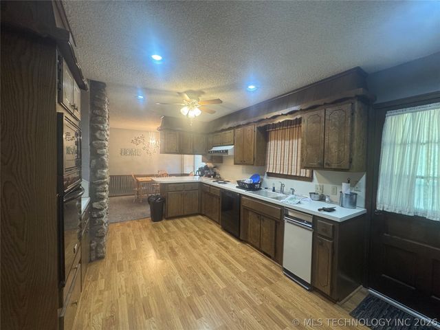 909 Bayshore Drive, Sand Springs, OK 74063