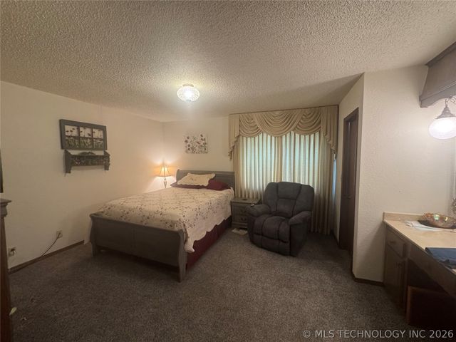 909 Bayshore Drive, Sand Springs, OK 74063