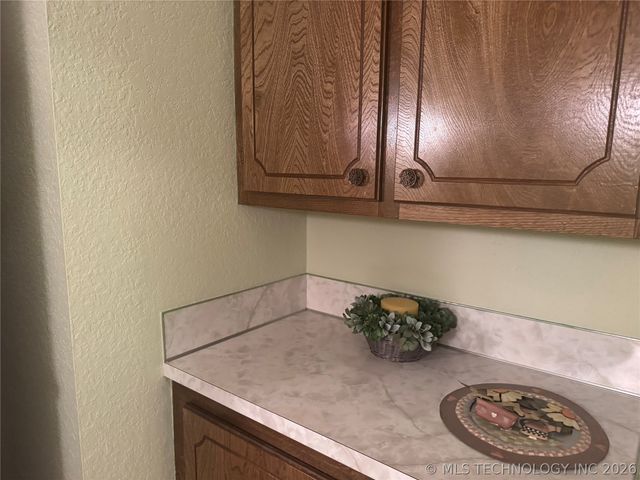 909 Bayshore Drive, Sand Springs, OK 74063