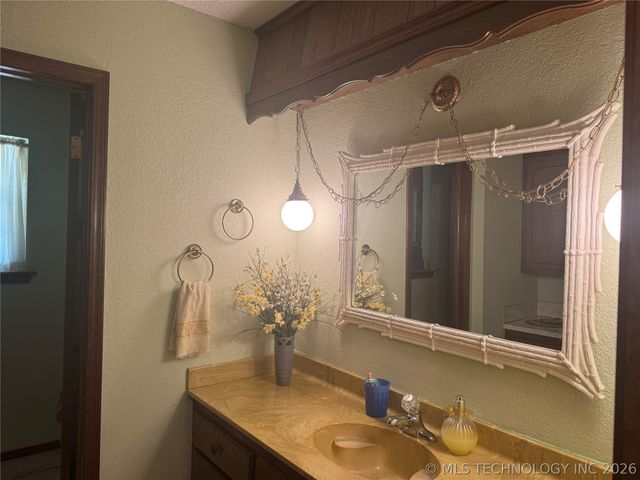 909 Bayshore Drive, Sand Springs, OK 74063