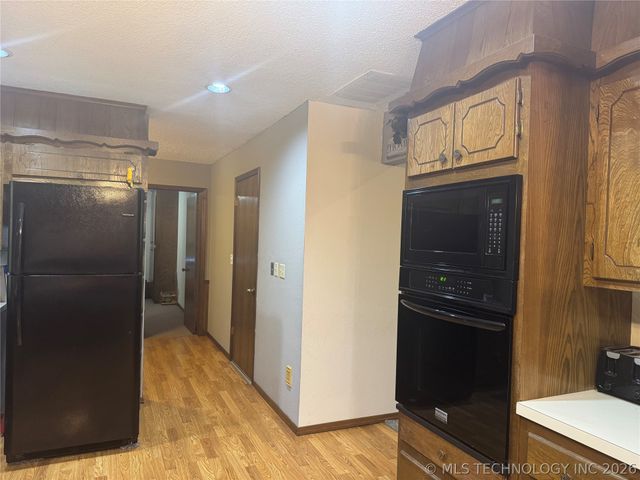 909 Bayshore Drive, Sand Springs, OK 74063