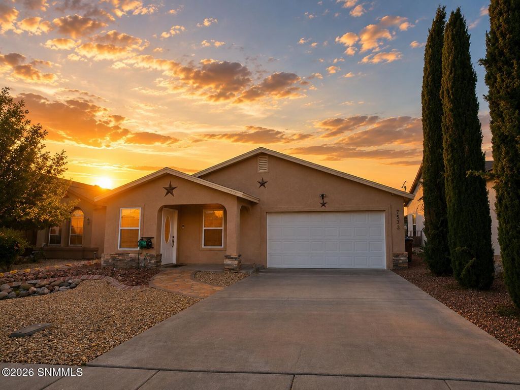 7533 Sierra Bella Place, Las Cruces, NM 88012