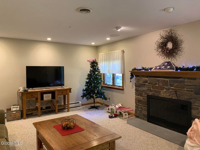 12 Pond Hollow Road, Sand Lake, NY 12018