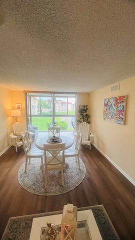 8920 Sunrise Lakes Boulevard 208, Sunrise, FL 33322