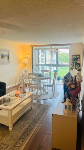 8920 Sunrise Lakes Boulevard 208, Sunrise, FL 33322