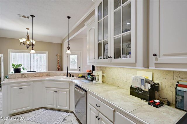 2006 Estates Cove, Pearl, MS 39208
