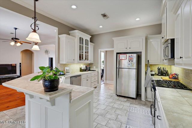 2006 Estates Cove, Pearl, MS 39208