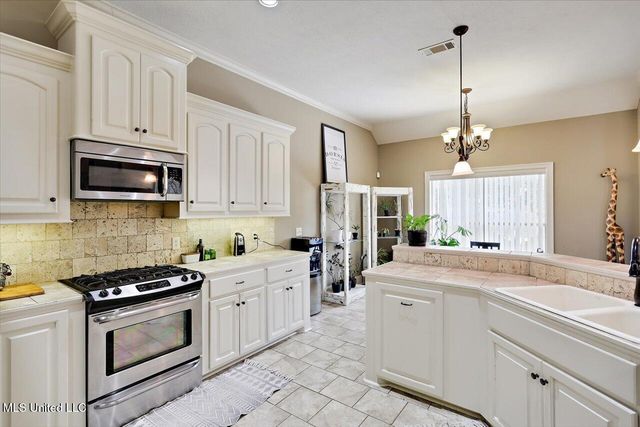 2006 Estates Cove, Pearl, MS 39208