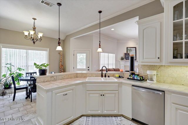 2006 Estates Cove, Pearl, MS 39208