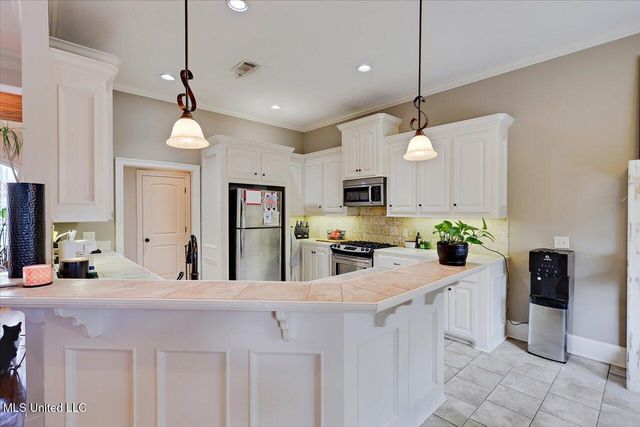 2006 Estates Cove, Pearl, MS 39208