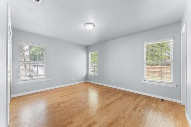 612 E 8th Street, Kemp, TX 75143