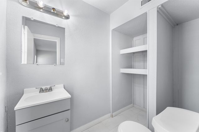 612 E 8th Street, Kemp, TX 75143