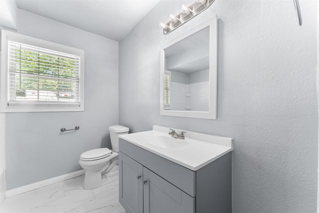 612 E 8th Street, Kemp, TX 75143