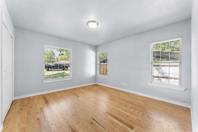 612 E 8th Street, Kemp, TX 75143