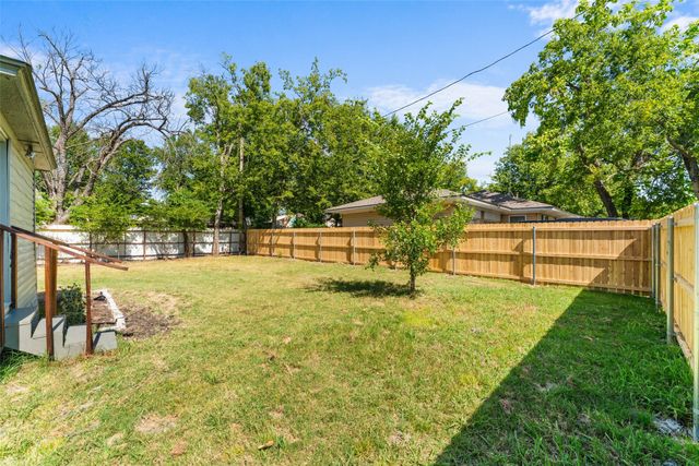 612 E 8th Street, Kemp, TX 75143