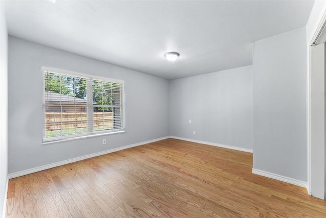 612 E 8th Street, Kemp, TX 75143