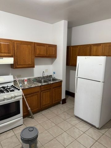 3919 W Monroe Street, Chicago, IL 60624