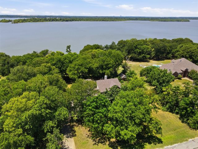3101 W Oak Shores Drive, Cross Roads, TX 76227