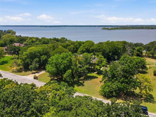 3101 W Oak Shores Drive, Cross Roads, TX 76227