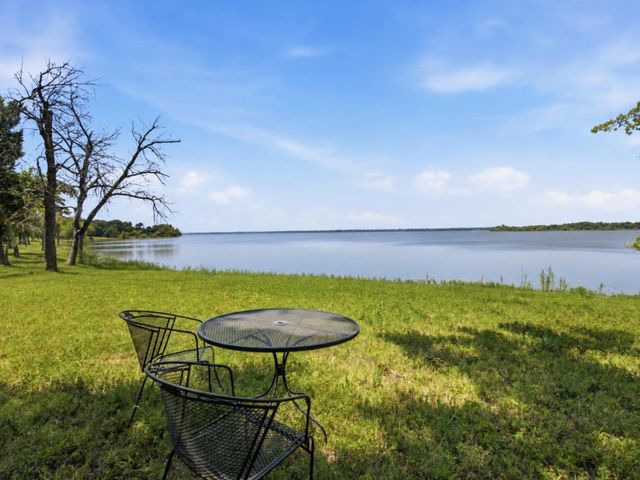 3101 W Oak Shores Drive, Cross Roads, TX 76227