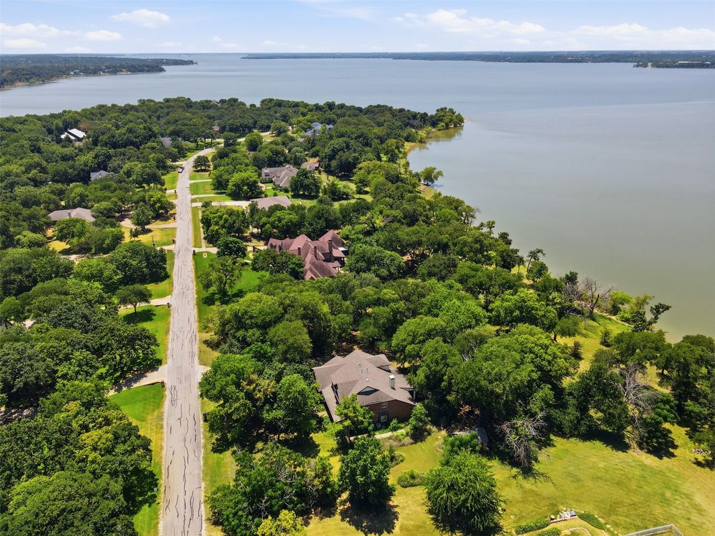 3101 W Oak Shores Drive, Cross Roads, TX 76227