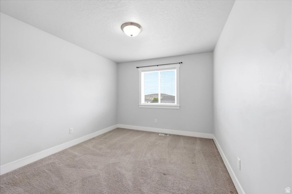 Image 17 of property listing at 9635 N BRIDGE ST, Eagle Mountain, UT 84005