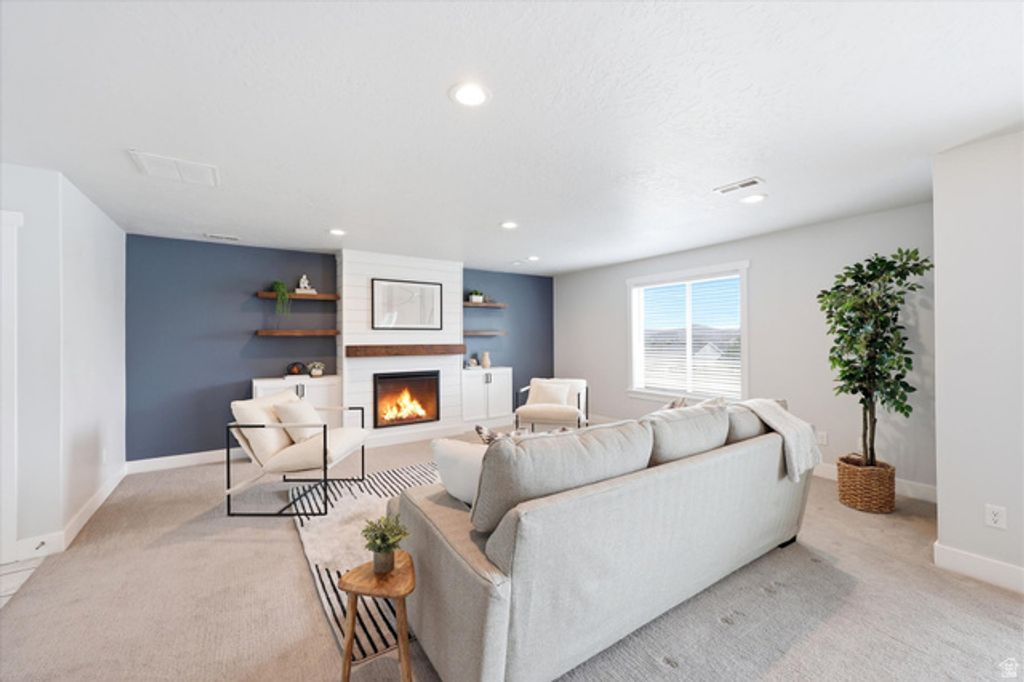 Image 5 of property listing at 9635 N BRIDGE ST, Eagle Mountain, UT 84005