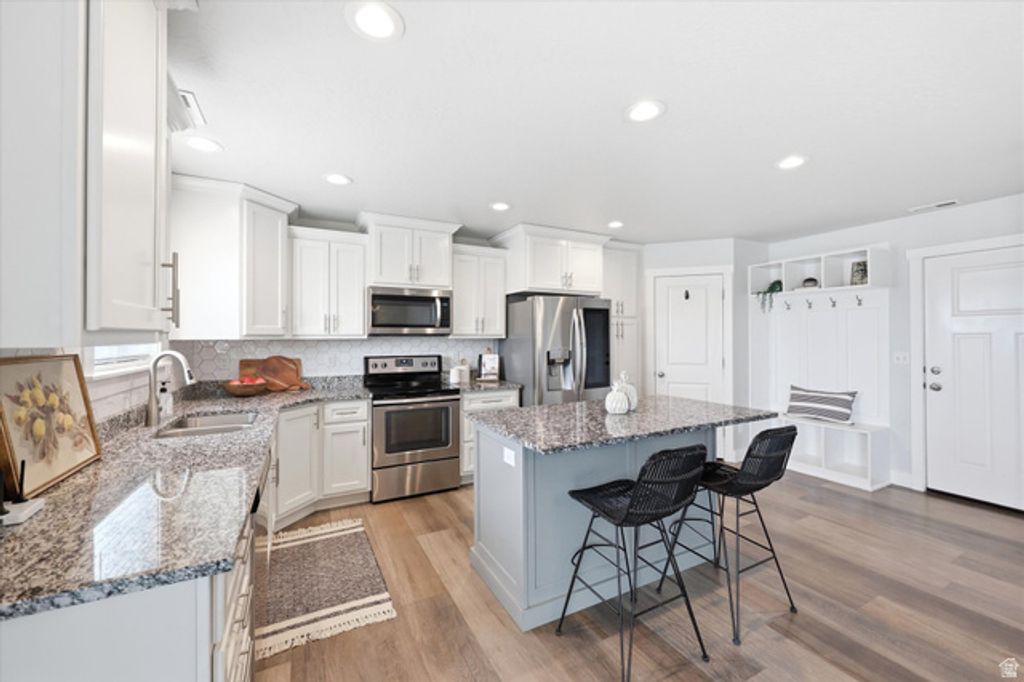Image 8 of property listing at 9635 N BRIDGE ST, Eagle Mountain, UT 84005