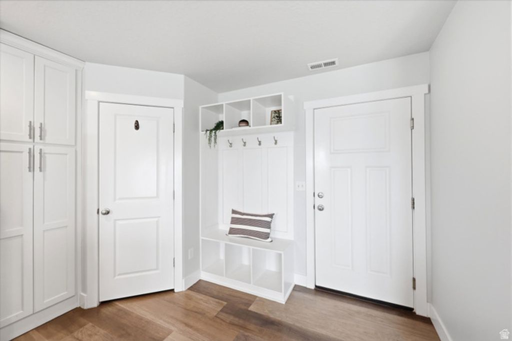 Image 9 of property listing at 9635 N BRIDGE ST, Eagle Mountain, UT 84005