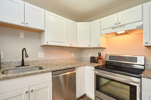 2841 CHABLIS CIR, Woodbridge, VA 22192