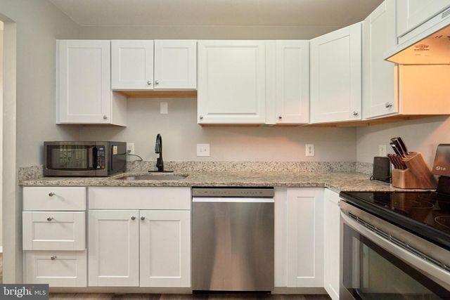 2841 CHABLIS CIR, Woodbridge, VA 22192