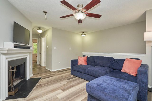 2841 CHABLIS CIR, Woodbridge, VA 22192