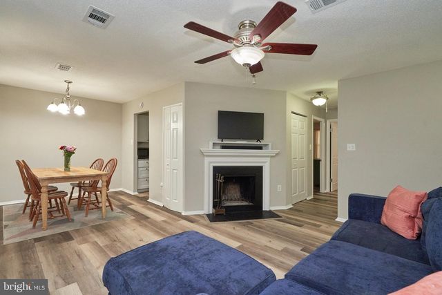2841 CHABLIS CIR, Woodbridge, VA 22192
