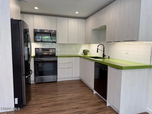 18619 Collins Street F7, Tarzana, CA 91356