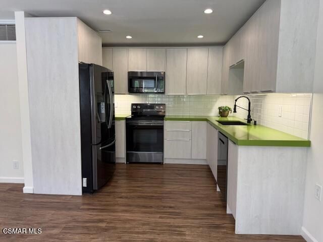 18619 Collins Street F7, Tarzana, CA 91356