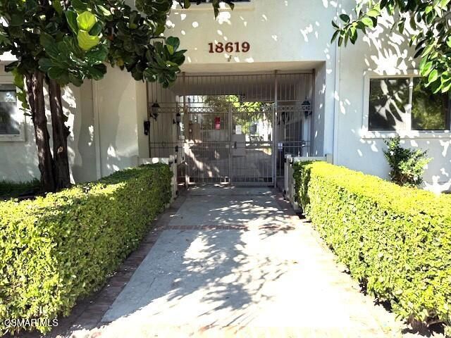 18619 Collins Street F7, Tarzana, CA 91356