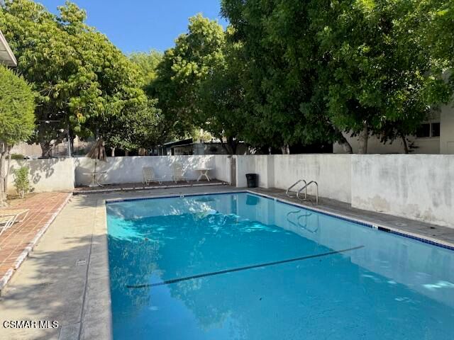 18619 Collins Street F7, Tarzana, CA 91356