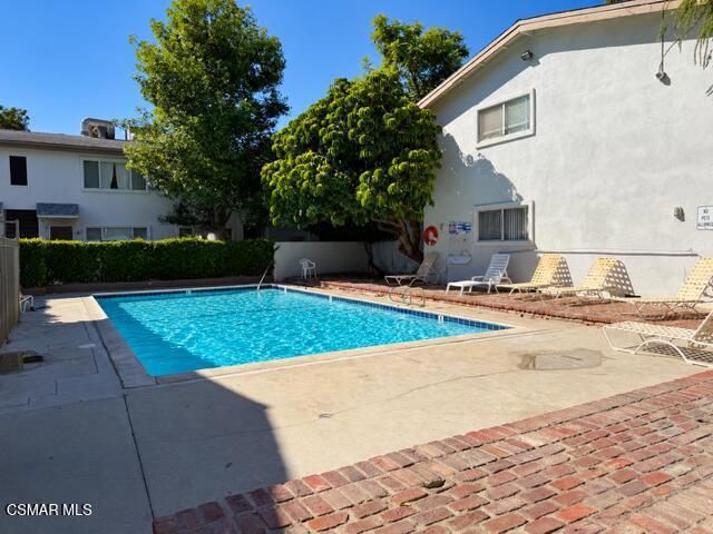18619 Collins Street F7, Tarzana, CA 91356