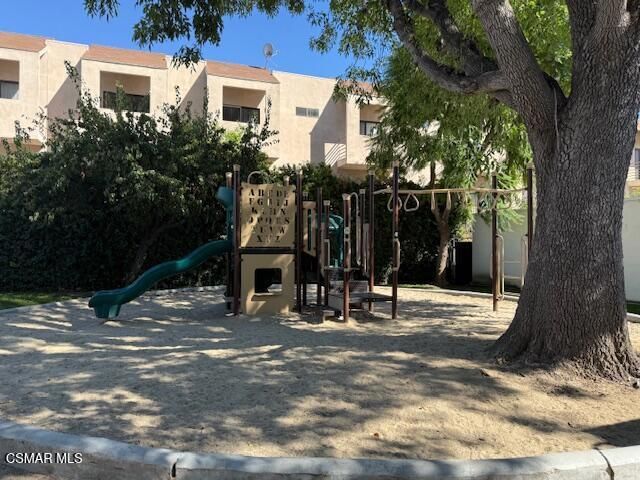 18619 Collins Street F7, Tarzana, CA 91356
