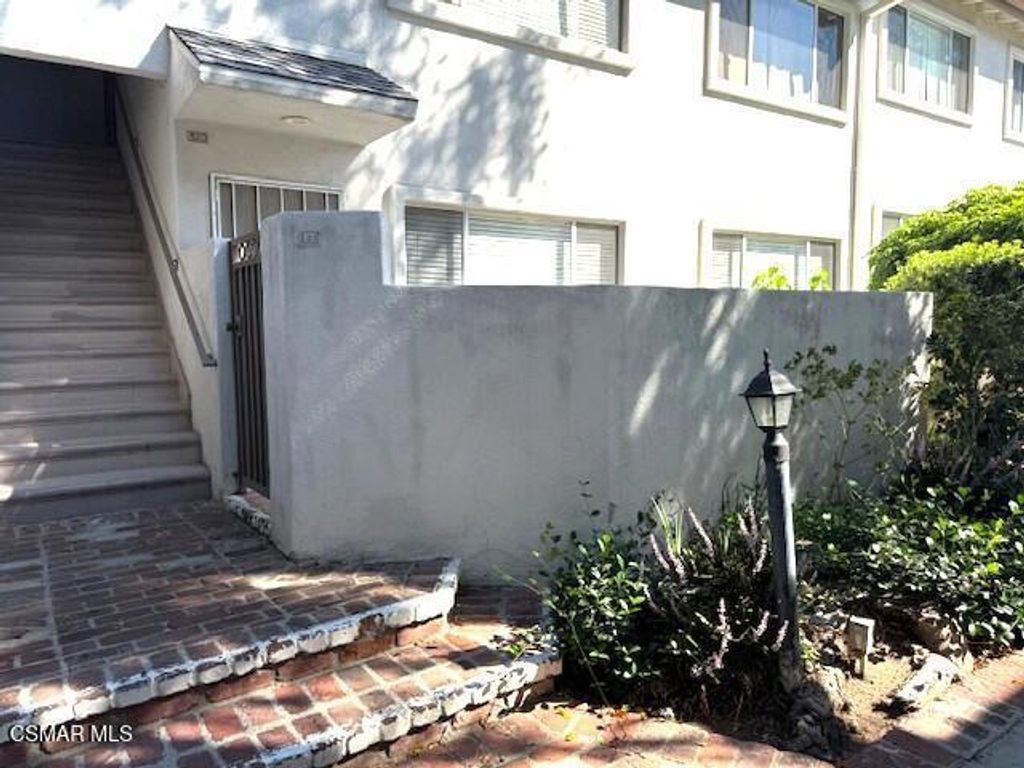 18619 Collins Street F7, Tarzana, CA 91356