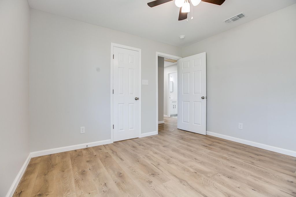 Image 16 of property listing at 358 E 46th Street, San Angelo, TX 76903
