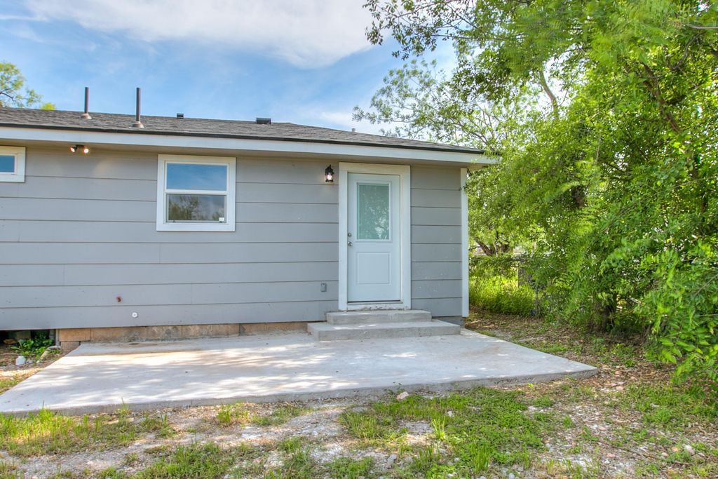 Image 21 of property listing at 358 E 46th Street, San Angelo, TX 76903