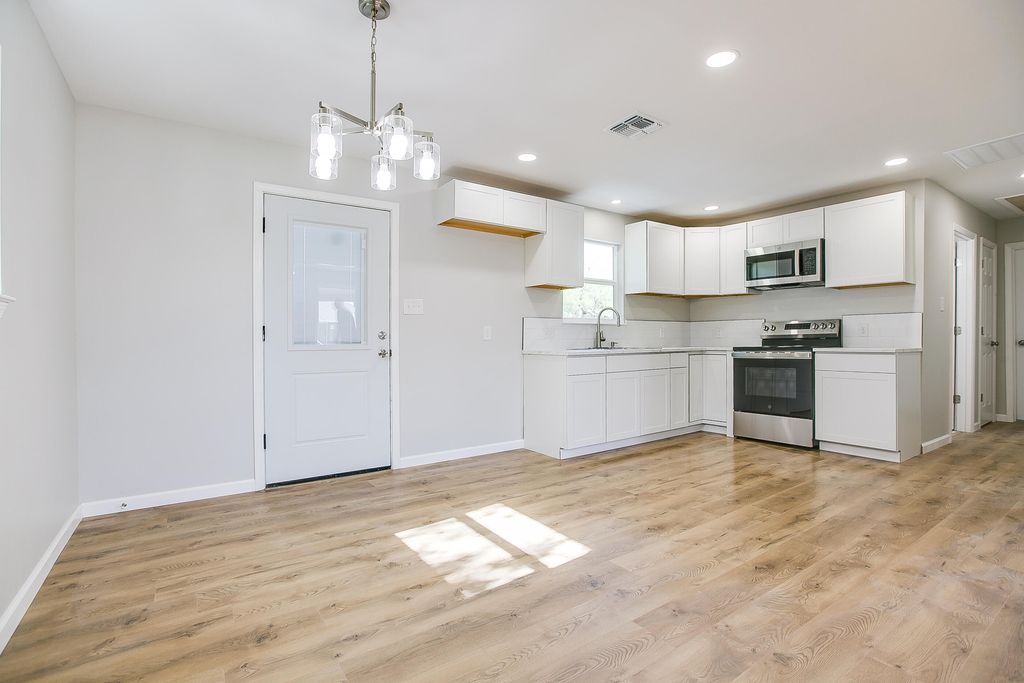 Image 8 of property listing at 358 E 46th Street, San Angelo, TX 76903