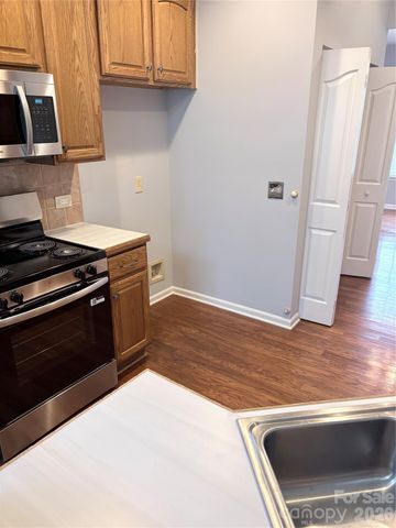 8909 Holland Park Lane, Charlotte, NC 28277